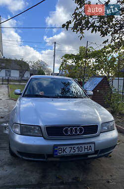 Седан Audi A4 1997 в Сарнах