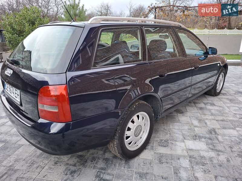 Универсал Audi A4 2000 в Черновцах