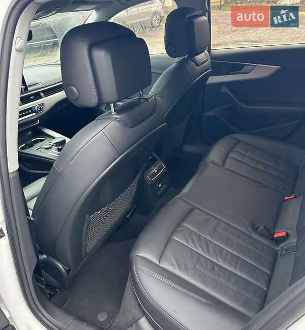 Седан Audi A4 2017 в Львове