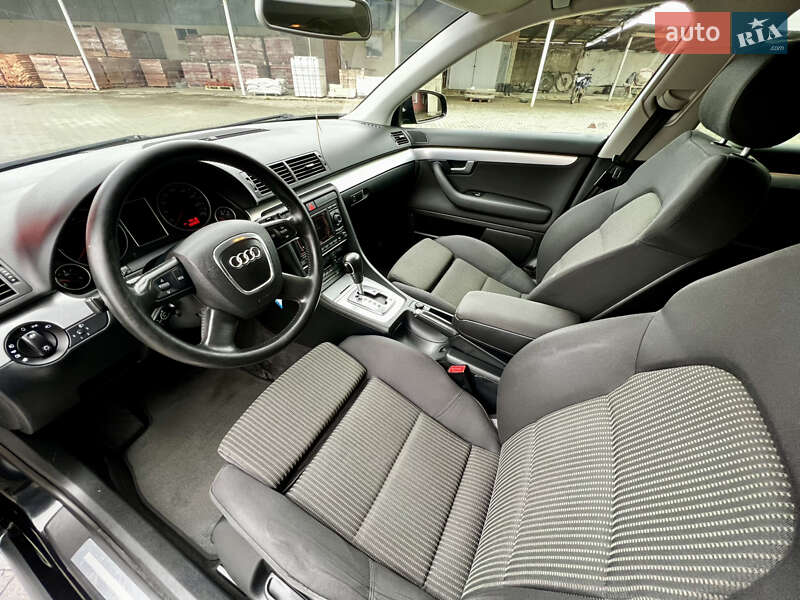 Седан Audi A4 2006 в Надворной
