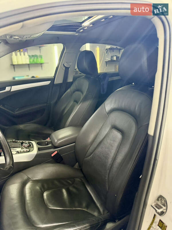 Седан Audi A4 2011 в Луцке