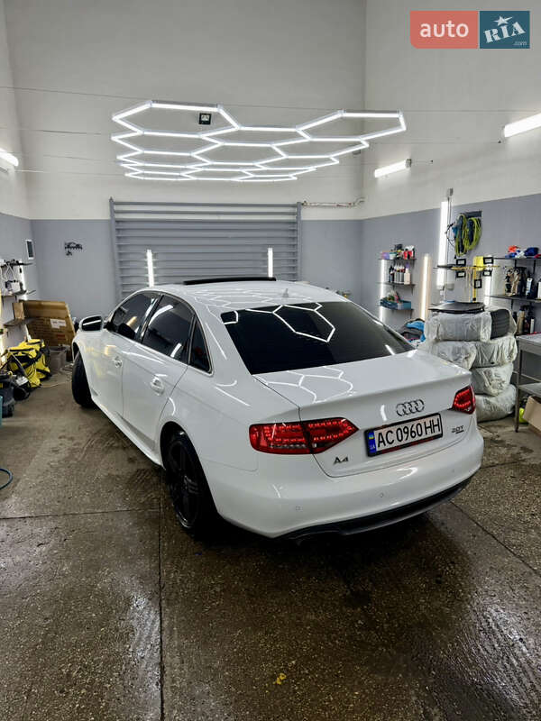 Седан Audi A4 2011 в Луцке