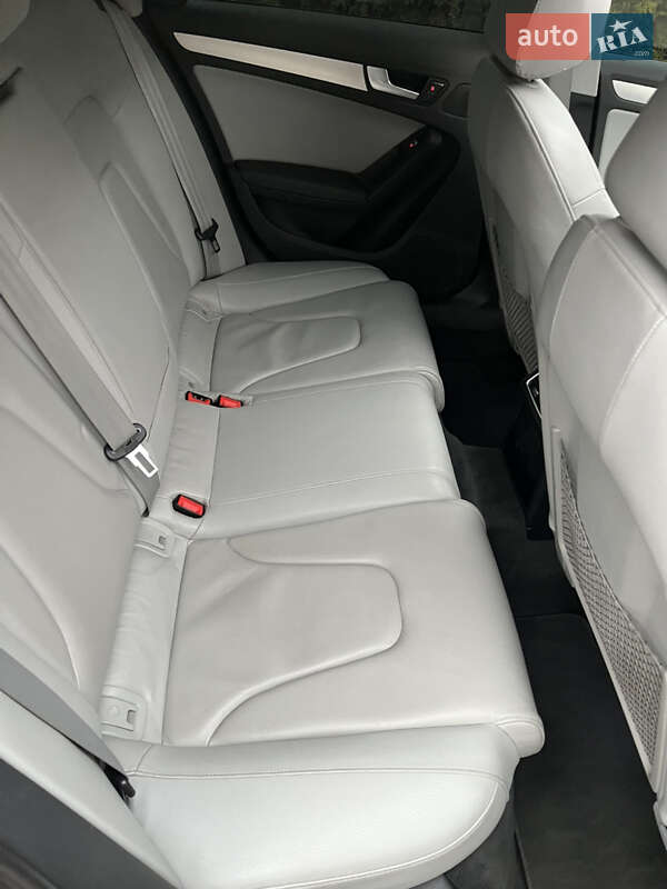 Седан Audi A4 2013 в Днепре