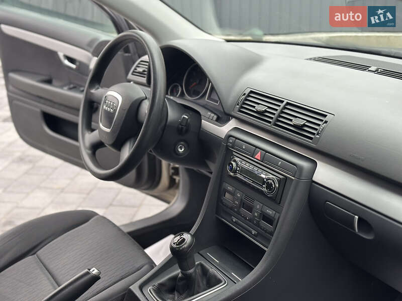 Седан Audi A4 2006 в Староконстантинове