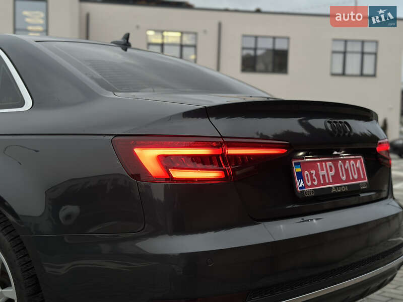 Седан Audi A4 2018 в Ровно