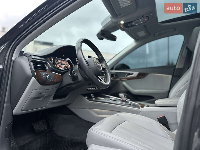 Седан Audi A4 2018 в Ровно