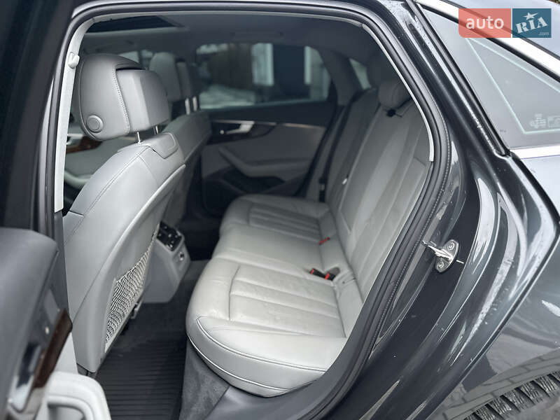 Седан Audi A4 2018 в Ровно