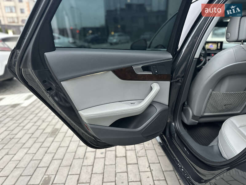 Седан Audi A4 2018 в Ровно