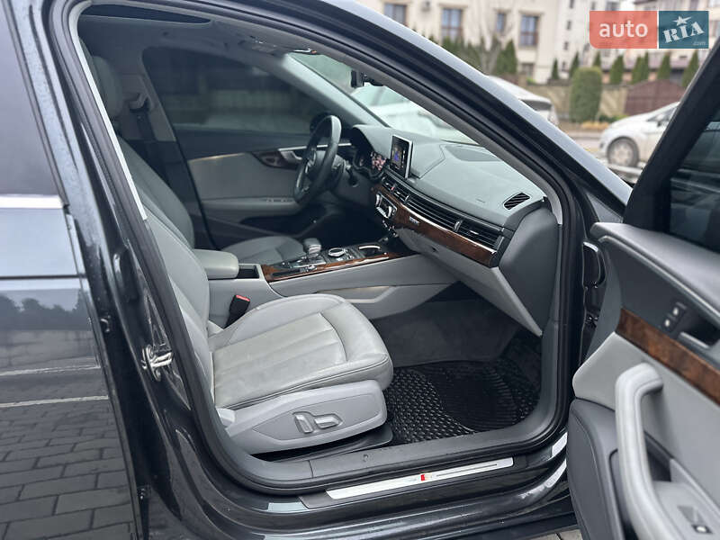 Седан Audi A4 2018 в Ровно