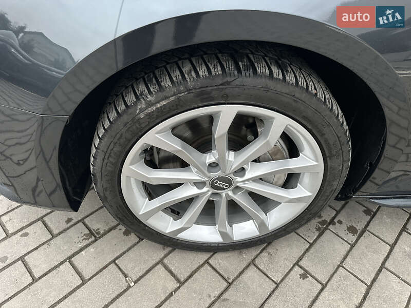 Седан Audi A4 2018 в Ровно