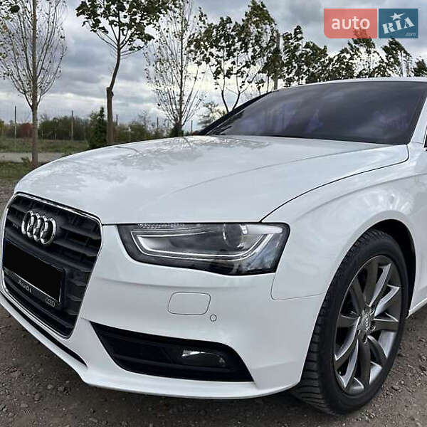 Седан Audi A4 2014 в Киеве