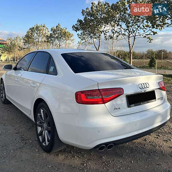 Седан Audi A4 2014 в Киеве