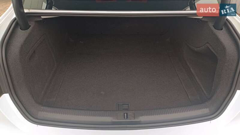 Седан Audi A4 2013 в Киеве фото 10 Седан Audi A4 2013 в Киеве