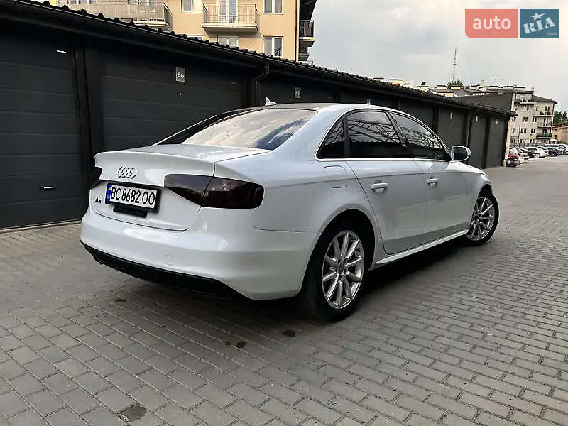 Седан Audi A4 2015 в Львове