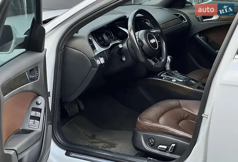 Седан Audi A4 2015 в Львове