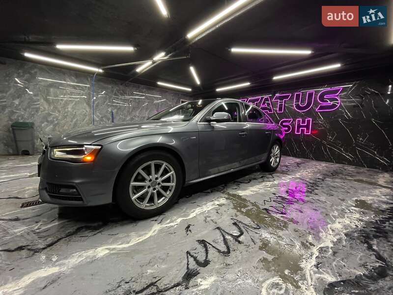 Седан Audi A4 2014 в Львове