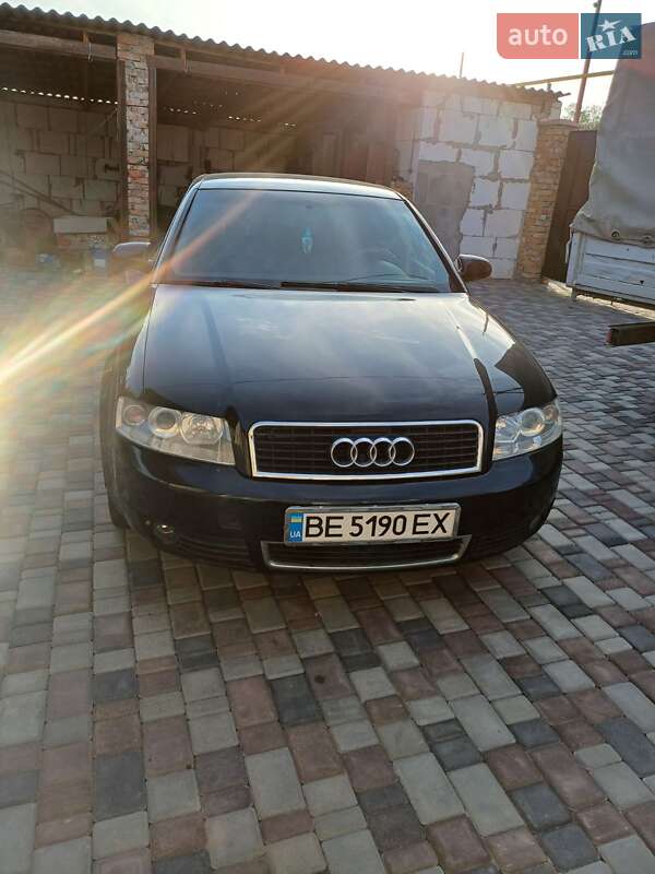 Седан Audi A4 2001 в Кельменцах