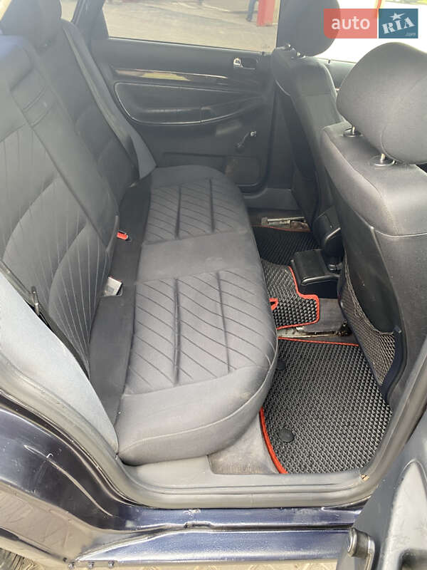 Седан Audi A4 1996 в Нововолынске