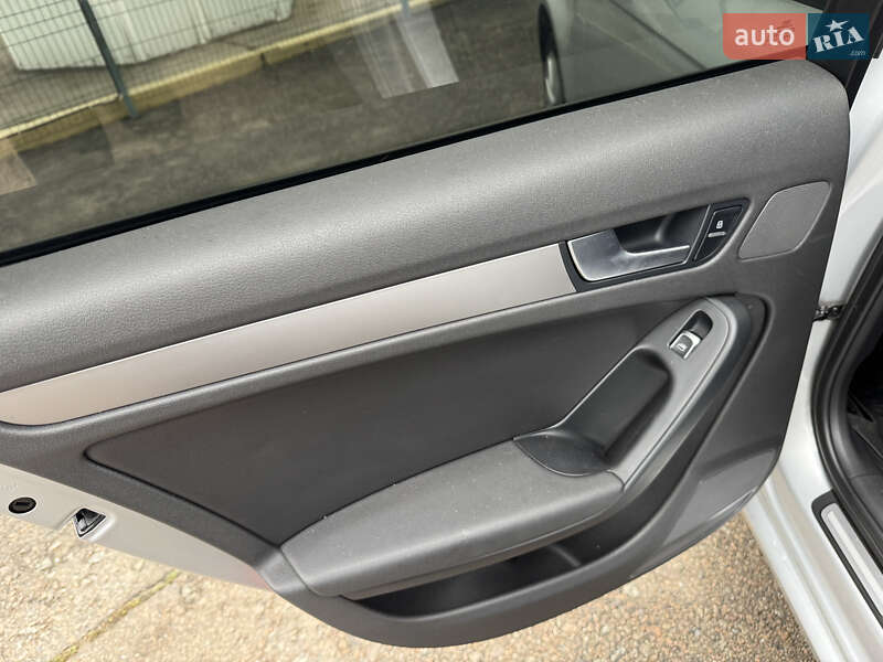 Седан Audi A4 2012 в Києві