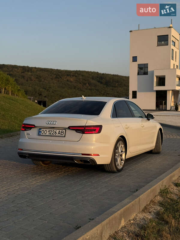 Седан Audi A4 2018 в Одессе