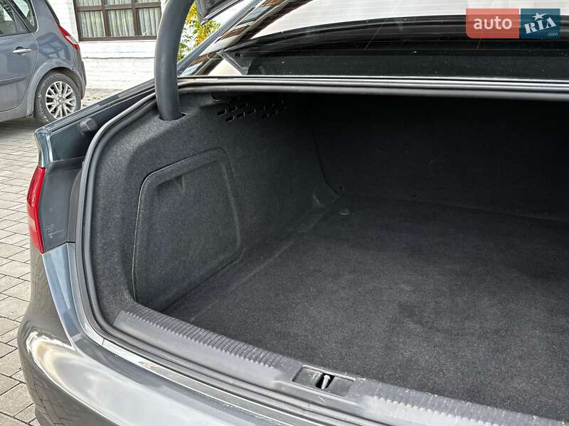 Седан Audi A4 2013 в Красилове