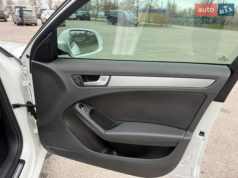 Седан Audi A4 2014 в Дніпрі