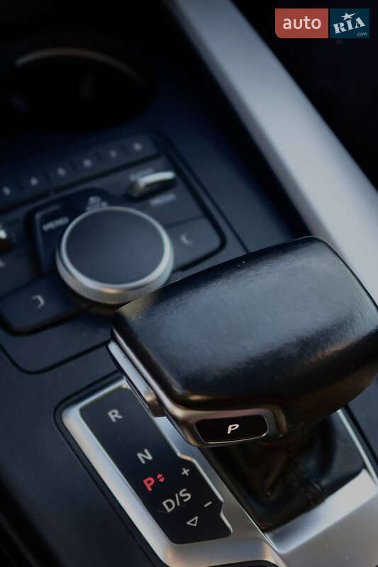 Седан Audi A4 2016 в Львове