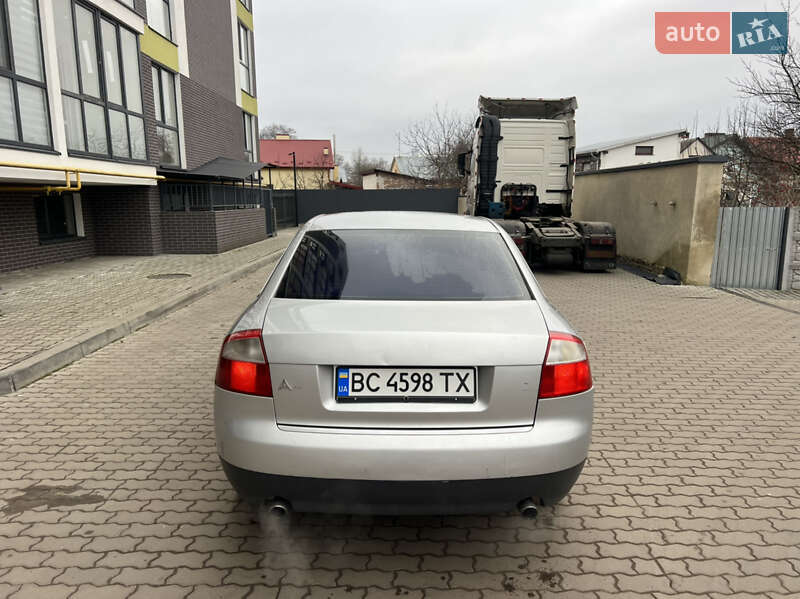 Седан Audi A4 2001 в Жовкве