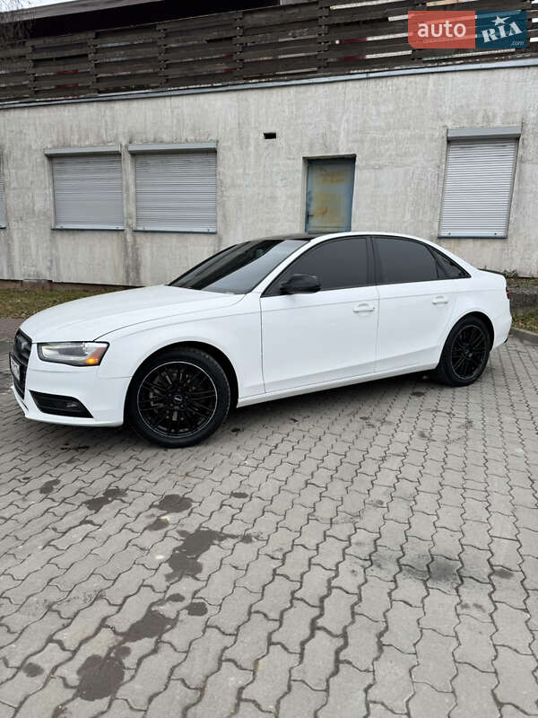 Седан Audi A4 2013 в Рогатине
