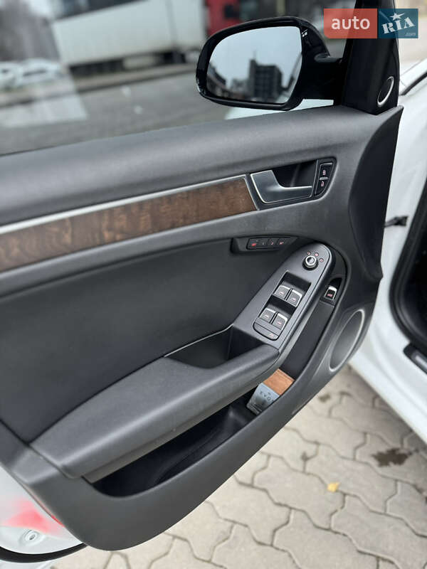 Седан Audi A4 2013 в Рогатине