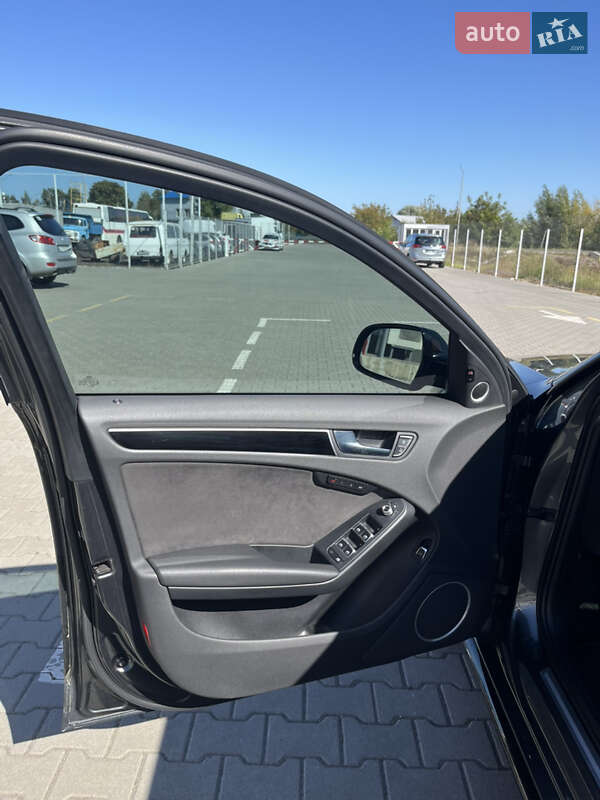 Седан Audi A4 2015 в Нововолынске