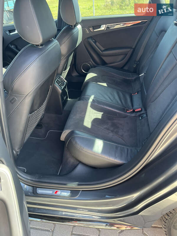 Седан Audi A4 2015 в Нововолынске