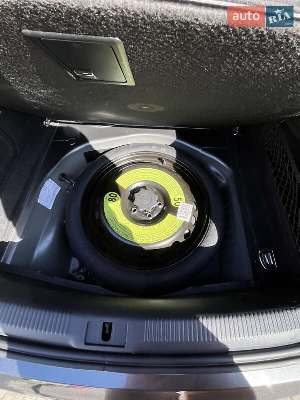 Седан Audi A4 2015 в Нововолынске