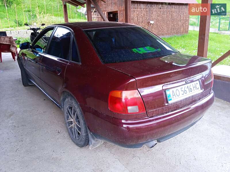 Седан Audi A4 1996 в Нересниці фото 5 Седан Audi A4 1996 в Нересниці