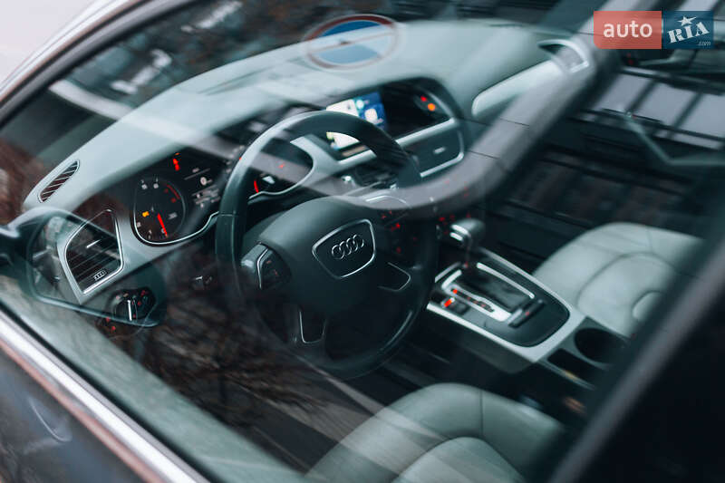 Седан Audi A4 2013 в Киеве