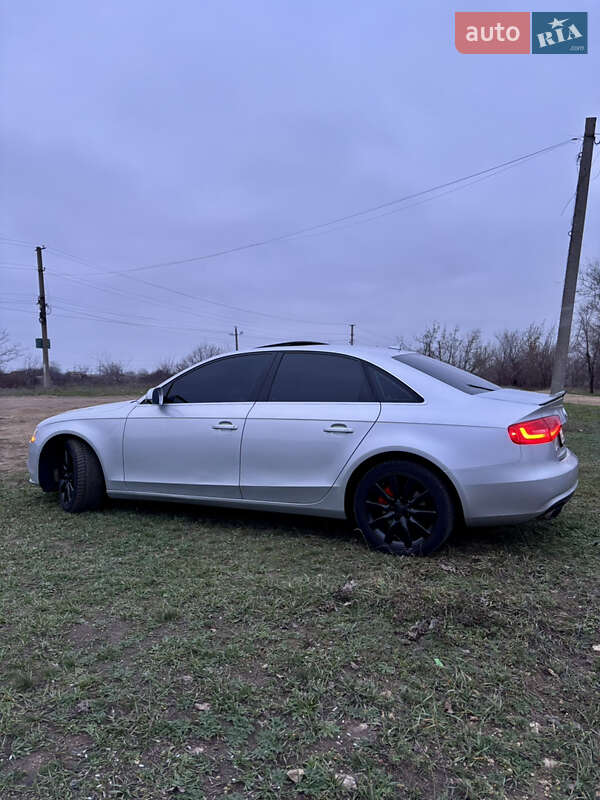Седан Audi A4 2012 в Кривом Роге