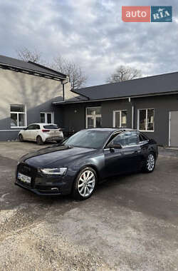 Седан Audi A4 2013 в Львове
