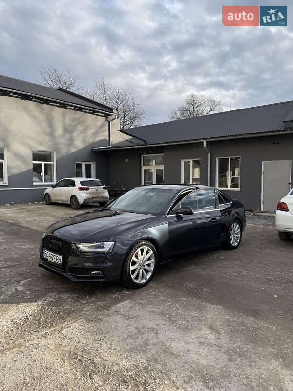 Седан Audi A4 2013 в Львове