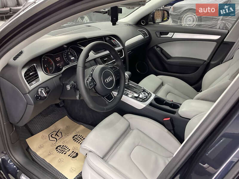 Седан Audi A4 2013 в Львове