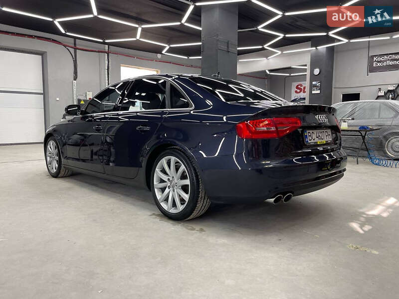 Седан Audi A4 2013 в Львове