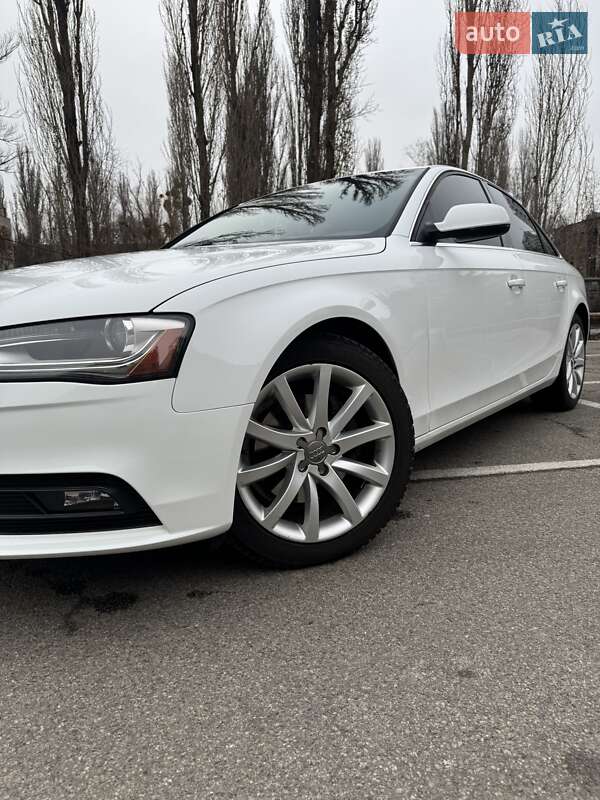 Седан Audi A4 2012 в Вишневом