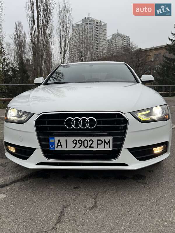 Седан Audi A4 2012 в Вишневом