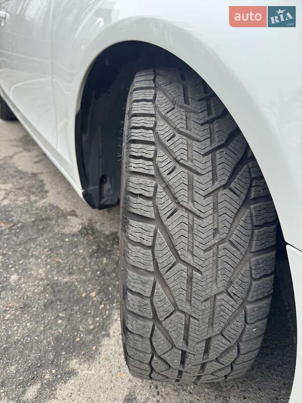 Седан Audi A4 2012 в Вишневом