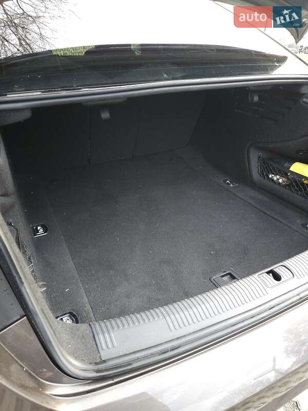 Седан Audi A4 2016 в Киеве