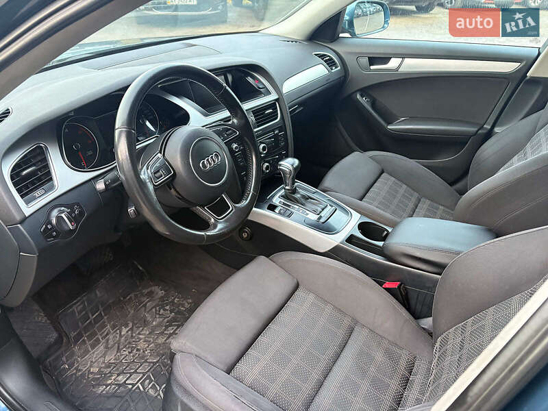 Седан Audi A4 2015 в Львове
