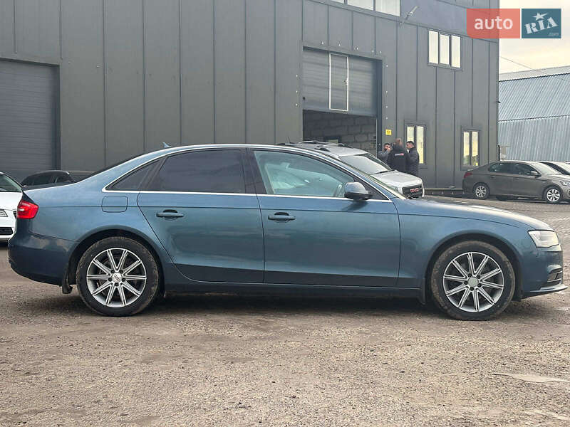 Седан Audi A4 2015 в Львове