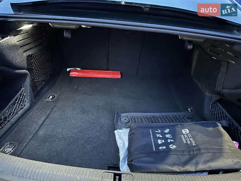 Седан Audi A4 2016 в Киеве фото 21 Седан Audi A4 2016 в Киеве