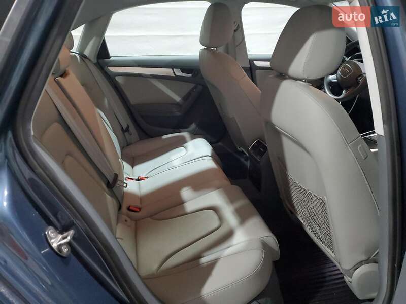 Седан Audi A4 2015 в Львове