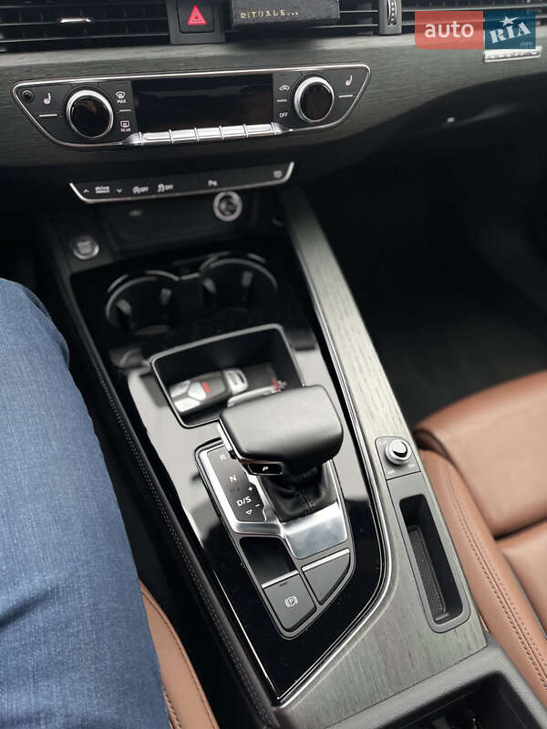 Седан Audi A4 2020 в Ивано-Франковске