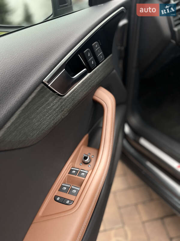 Седан Audi A4 2020 в Ивано-Франковске